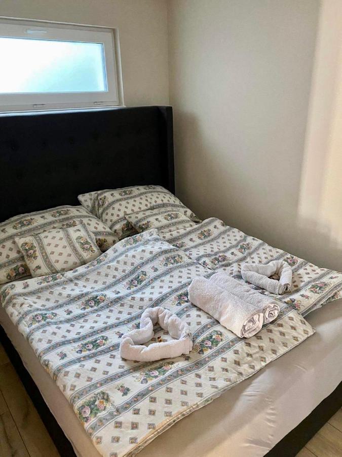 Апартаменты Hajnal Apartman Сегед Экстерьер фото