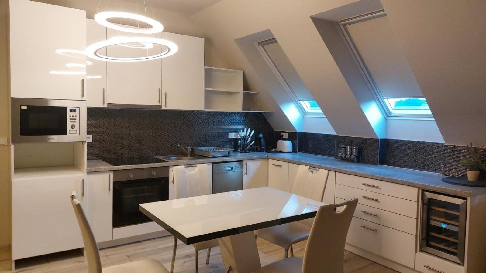 Апартаменты Hajnal Apartman Сегед Экстерьер фото